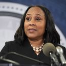 ARCHIVO - La fiscal del distrito Fulton, Fani Willis, habla en conferencia de prensa el 14 de agosto de 2023, en Atlanta luego de la presentación de cargos contra el expresidente Donald Trump y otros de intentar anular ilegalmente los resultados de las elecciones de 2020 en Georgia. (AP Foto/John Bazemore, archivo)
