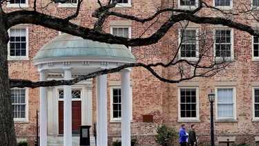 La Universidad de Carolina del Norte en Chapel Hill el 18 de marzo del 2020. (AP foto/Gerry Broome)