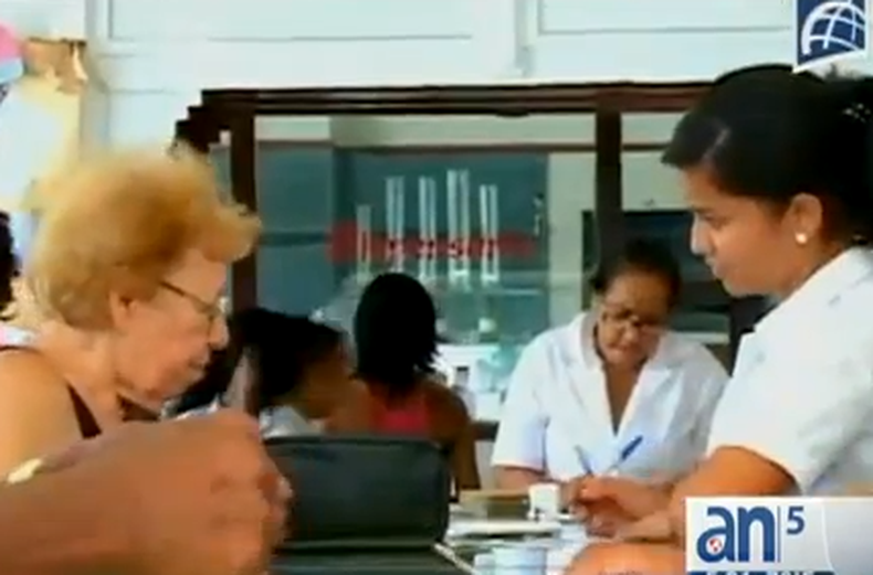Cubanos se quejan de falta de medicamentos en la isla.