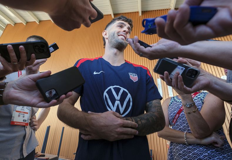 El atacante estadounidense Christian Pulisic conversa con la prensa el viernes 11 de octubre de 2024, en Austin. Texas. (AP Foto/Rodolfo González)