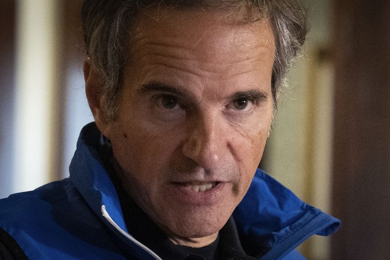 Rafael Mariano Grossi, director del Organismo Internacional de Energía Atómica, en Kiev, Ucrania, el 13 de junio de 2023. (Foto AP/Efrem Lukatsky)