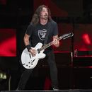 ARCHIVO - Dave Grohl de Foo Fighters se presenta en el Festival dété de Québec, el 8 de julio de 2023, en Plains of Abraham en la ciudad de Quebec. (Foto de Amy Harris/Invision/AP, Archivo)