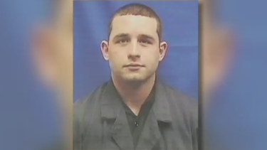 arrestan a policia por robarle a conductores