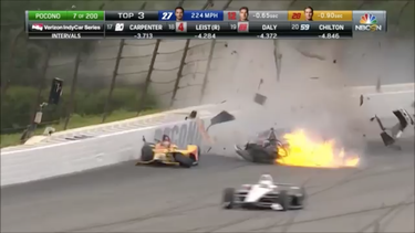 Pelos de punta: Espectacular accidente de IndyCar  termina sin víctimas mortale
