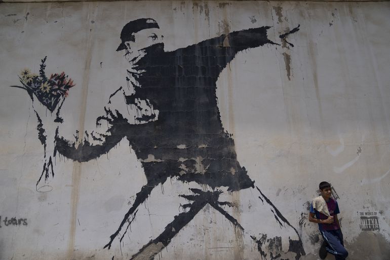 Grafiti de Banksy en Cisjordania reaparece en Tel Aviv