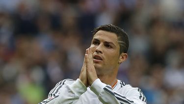 americateve | Cristiano Ronaldo, del Real Madrid, celebra su gol durante un partido de la liga espa&ntilde;ola contra el M&aacute;laga en el estadio Santiago Bernab&eacute;u, en Madrid, Espa&ntilde;a, el s&aacute;bado 19 de octubre de 2013. Cristiano dijo que la mejor