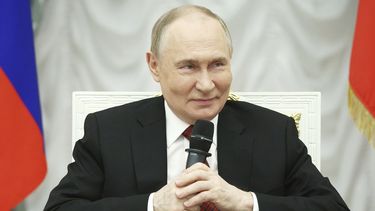 El presidente ruso Vladímir Putin habla durante un evento en Moscú, Rusia, el jueves 12 de junio de 2025. (Sergei Bulkin, Sputnik, Kremlin Pool Photo via AP)