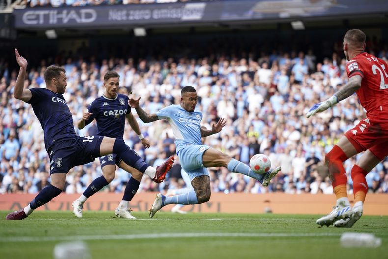DEP-FUT ASTON VILLA-OLSEN-AGRESIÓN