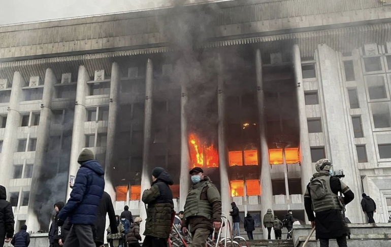 Mundo: Kazajistán envuelta en llamas