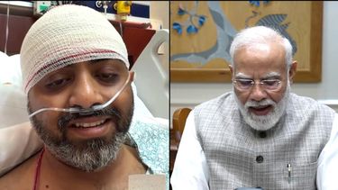 Esta captura de pantalla del canal de Narendra Modi en YouTube muestra a Modi, primer ministro de India, charlando con el capitán de FlyDubai Smit Machchhar, el 2 de octubre de 2026. (Canal de Youtube de Narendra Modi vía AP )