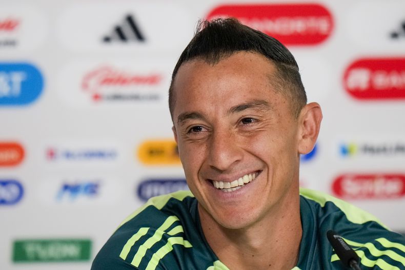 El mediocampista de la selección mexicana Andres Guardado en conferencia de prensa antes del encuentro amistoso ante Estados Unidos en Guadalajara, México el lunes 14 de octubre del 2024. (AP Foto/Eduardo Verdugo)
