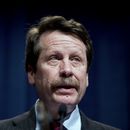 Biden nombra a Robert Califf para dirigir de nuevo FDA