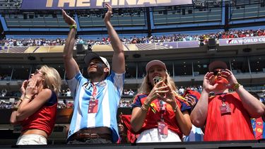 Aficionados aclaman a sus equipos antes de la final de la Copa del Mundo, el domingo 19 de julio de 2026 en East Rutherford, Nueva Jersey (AP Foto/Jacquelyn Martin)