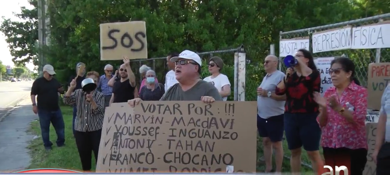 Propietarios de un condominio en Miami protestas por el mal estado de su edificio