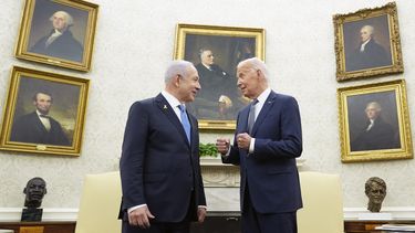 El presidente estadounidense Joe Biden, a la derecha, conversa con el primer ministro israelí Benjamin Netanyahu en el Despacho Oval de la Casa Blanca en Washington, el 25 de julio de 2024. (Foto AP/Susan Walsh, Archivo)