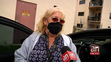 las altas rentas en miami dejan a una mujer viviendo en su carro