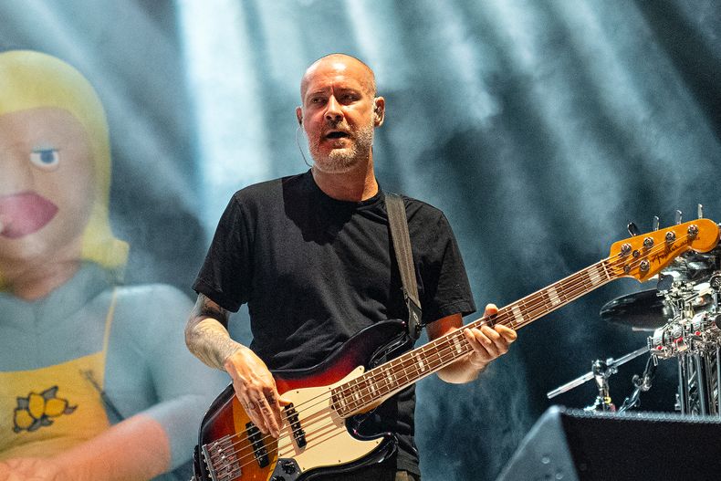 Sam Rivers, bajista de Limp Bizkit, durante una presentación en el Inkcarceration Music and Tattoo Festival, el 14 de julio de 2023, en el Reformatorio Estatal de Ohio, en Mansfield. (Foto de Amy Harris/Invision/AP, Archivo)