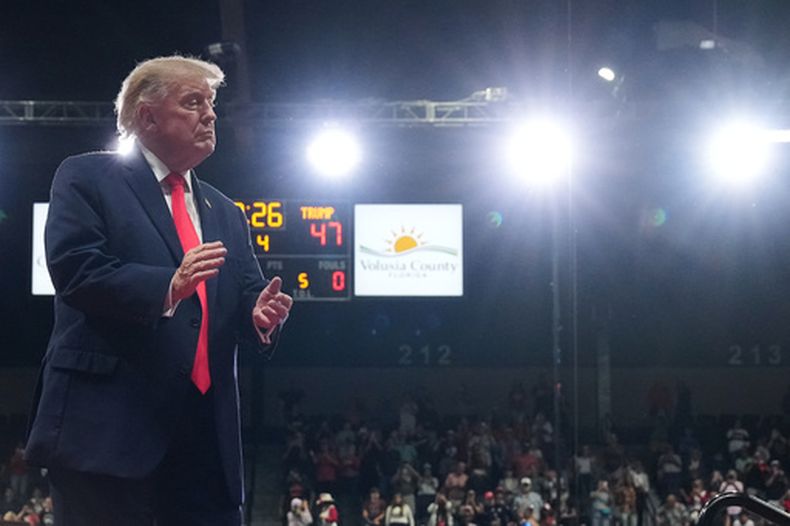 El presidente Donald Trump en un evento electoral en Daytona Beach, Florida, el 30 de octubre del 2026. (AP foto/Jacquelyn Martin)