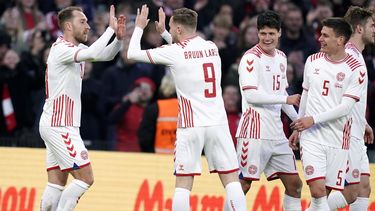 Gol de Eriksen en emotivo retorno al Parken