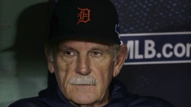 americateve | Jim Leyland fotografiado durante una pr&aacute;ctica de bateo antes del sexto juego de los playoffs con los Medias Rojas el 19 de octubre del 2013 en Boston. El piloto de los Tigres de Detroit, de 68 a&ntilde;os, renunci&oacute; al cargo dos d&iacute;as d