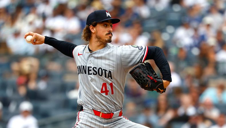 Joe Ryan de los Mellizos de Minnesota lanza en la primera entrada ante los Yankees de Nueva York el domingo 5 de julio del 2026. (AP Foto/Noah K. Murray)