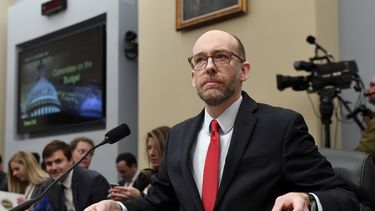 Jefe de presupuesto de Trump dice que se reducirá el déficit