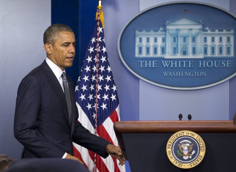 El presidente Barack Obama llega a dar una conferencia de prensa sobre la situaci&oacute;n en Ucrania, el viernes 18 de julio de 2014, en la Casa Blanca. (Foto AP/Jacquelyn Martin)