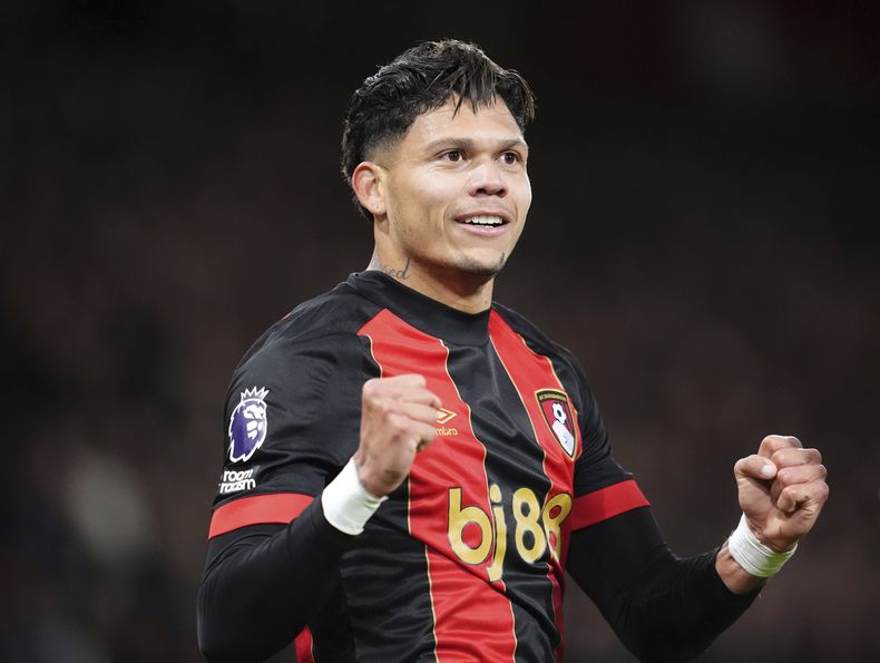 Evanilson celebra tras anotar el primer gol de Bournemouth ante Southampton en la Liga Premier inglesa, el lunes 30 de septiembre de 2024. (Adam Davy/PA vía AP)