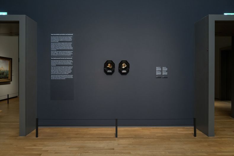 Retratos realizados por Rembrandt a Jan y Jaapgen van der Pluym se exhiben en el Rijksmuseum de Ámsterdam en una fotografía publicada por el Rijksmuseum el miércoles 13 de diciembre de 2023. Después de casi 200 años en una colección privada, un par de pequeños retratos del maestro holandés comenzaron a ser exhibidos el miércoles. (Olivier Middendorp/Rijksmuseum vía AP)