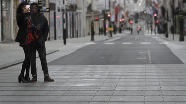 Hospitales británicos luchan por encontrar espacio por virus