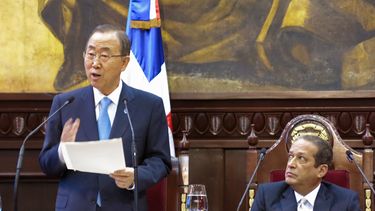 americateve | El secretario general de las Naciones Unidas Ban Ki-moon se dirige a los legisladores mientras es observado por el presidente del Senado Reinaldo Pared en Santo Domingo, Rep&uacute;blica Dominicana, el mi&eacute;rcoles 16 de julio de 2014. Ban pidi&oacute