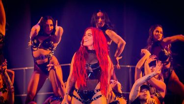 la reaccion de karol g a un irrespetuoso hombre que se durmio durante su concierto