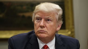 LO ÚLTIMO: Trump dice dormir 4-5 horas por noche