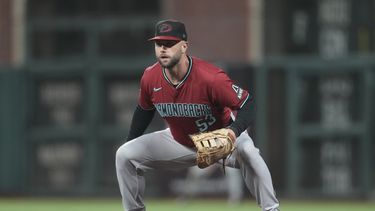 ARCHIVO - El primera base Christian Walker, de los Diamondbacks de Arizona, se observa en posición defensiva durante un partido de béisbol en contra de los Giants de San Francisco, el miércoles 4 de septiembre de 2024, en San Francisco. (AP Foto/Jeff Chiu, Archivo)