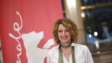 Tricia Tuttle en el Gropius Bau, en Berlín, el martes 12 de diciembre de 2023. Tricia Tuttle, exdirectora del Festival de Cine de Londres, será la nueva directora del Festival Internacional de Cine de Berlín el próximo año, anunció la ministra de Cultura alemana el 12 de diciembre de 2023. (Sebastian Christoph Gollnow/dpa via AP)