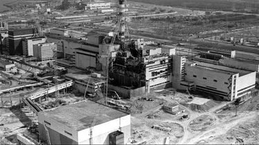 ARCHIVO - Esta vista aérea del 26 de abril de 1986 muestra la central nuclear de Chernóbil, Ucrania. (AP Foto/Volodymyr Repik, archivo)