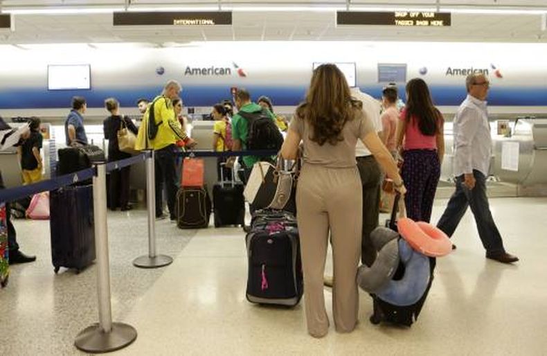 Conseguir boletos aéreos en Venezuela para viajar al exterior se convirtió en una misión imposible. Además el aumento del precio del pasaje supero 400 por ciento por la enorme inflación y el control de cambio que se mantiene en el país.