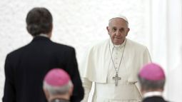 papa francisco reclama humanidad en guantanamo