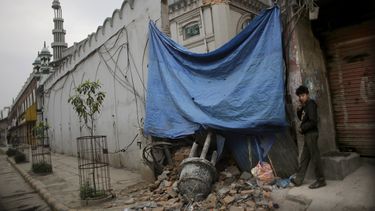auxilian a damnificados por el sismo en nepal