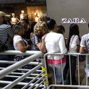 Se derrumba la "Navidad feliz" de Maduro: las tiendas venden solo 5 prendas por mes