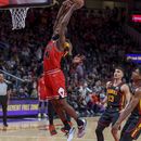 Dosunmu anota en la bocina yBulls superan a Hawks
