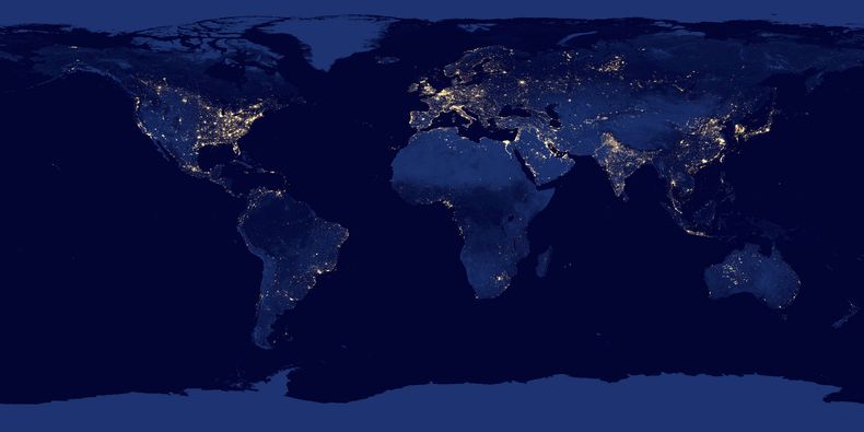 En esta imagen proporcionada por la NASA en 2012, luces de ciudades en todo el mundo. (AP Foto/NASA)