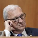 El senador Kevin Cramer, republicano por Dakota del Norte, durante una audiencia de la Comisión de Medio Ambiente y Obras Públicas del Senado en el Capitolio, el 5 de junio de 2024, en Washington. (AP Foto/Mariam Zuhaib, Archivo)