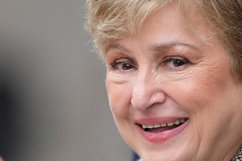 ARCHIVO - La directora gerente del Fondo Monetario Internacional, Kristalina Georgieva, sale del Ministerio argentino de Economía tras reunirse con el ministro, Luis Caputo, en Buenos Aires, Argentina, el 27 de julio de 2026. (AP Foto/Gustavo Garello, Archivo)