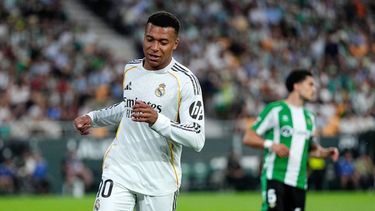 Kylian Mbappé del Real Madrid durante el partido contra Real Betis en la Liga de España, el viernes 24 de abril de 2026, en Sevilla. (AP Foto/José Bretón)