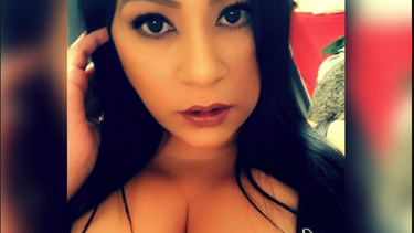 adolescentes regresan de vacaciones y encuentran a su madre muerta