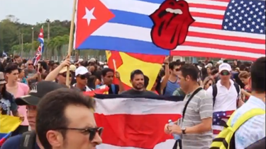 avalancha de publico para ver a los rolling stones en cuba