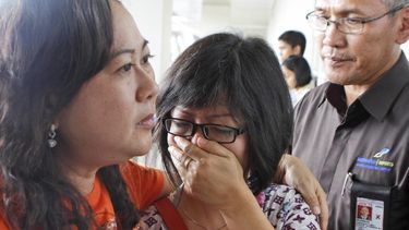 recuperan 7 cuerpos mas del vuelo airasia, hasta total de 16