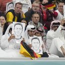 Aficionados qatarís responden a protesta de Alemania