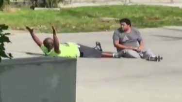 policia de north miami que le disparo al hombre que cuidaba a un  joven autista enfrenta nuevos cargos